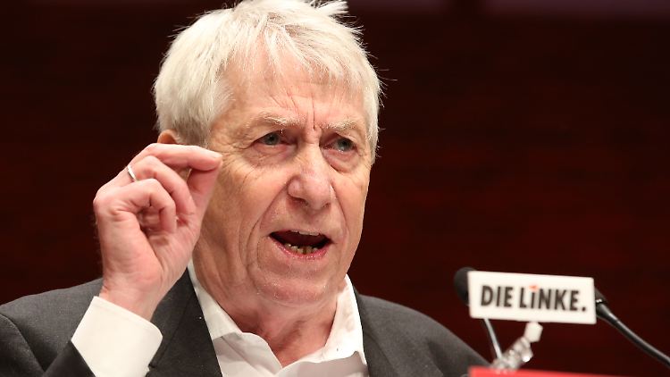 Von 1998 bis 2002 und seit 2005 sitzt Wolfgang Gehrcke als Abgeordneter im Bundestag, zunächst für die PDS, nach der Fusion mit der WAsG für die Linkspartei.