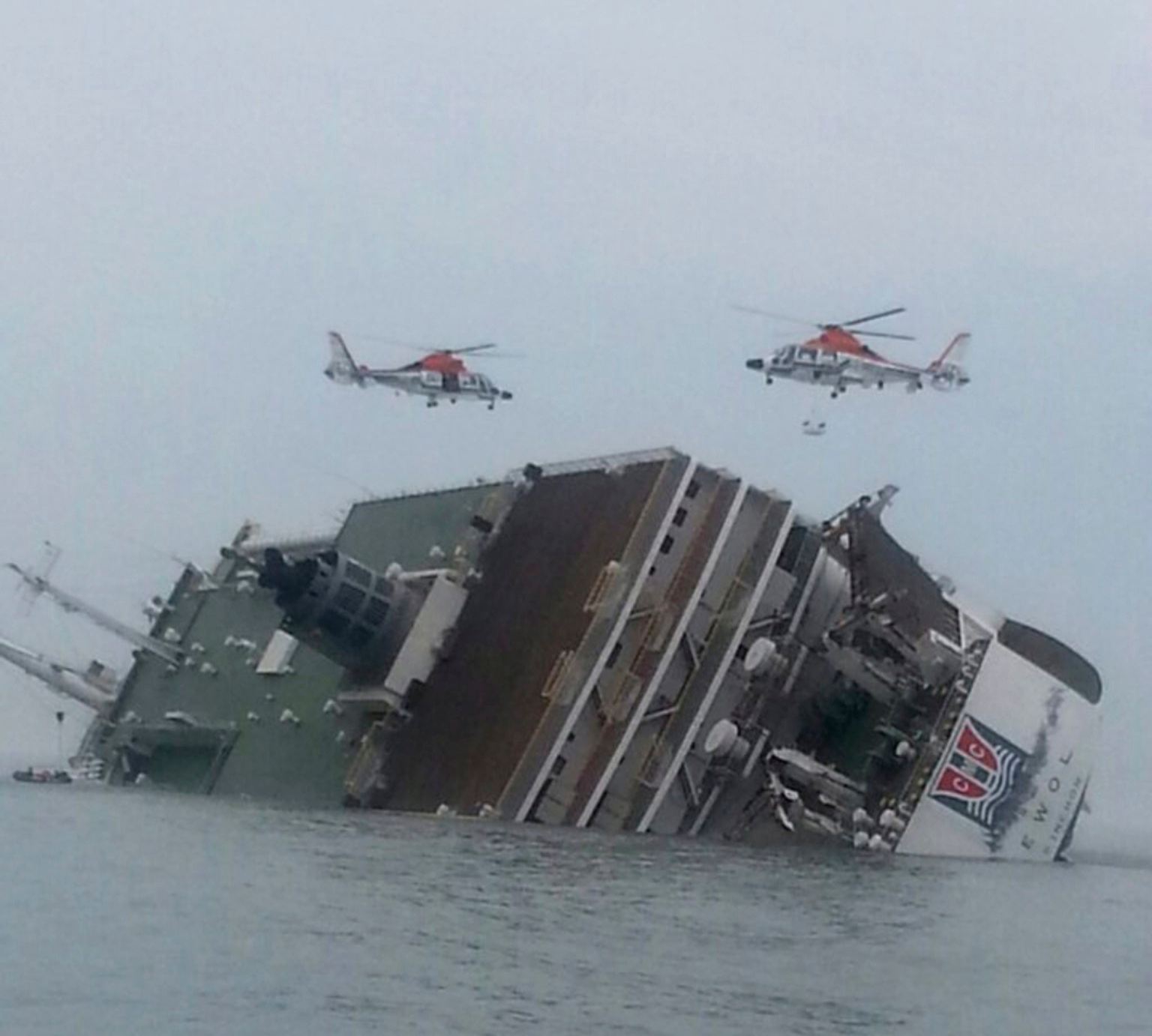 Dramatische Stunden im Gelben Meer vor der südkoreanischen Küste: Die Fähre "Sewol" gerät in Seenot und kentert.