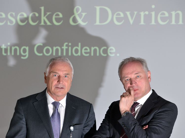 Der Vorsitzende der Geschäftsführung und sein Finanzchef: Walter Schlebusch (l.) und Peter Zattler vor Beginn der jährlichen Bilanz-Pressekonferenz in München.