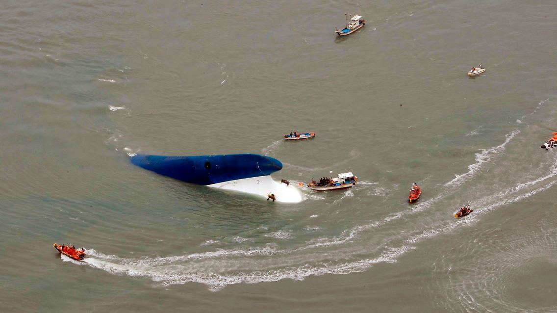 2014-04-16T130455Z_666908276_GM1EA4G1MFD01_RTRMADP_3_KOREA-SHIP.JPG8317398494769179951.jpg