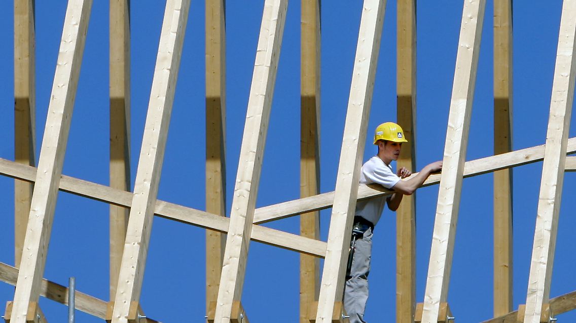 Kräftiges Wirtschaftswachstum = sinkende Arbeitslosenzahlen? Der Herbst wird es zeigen.