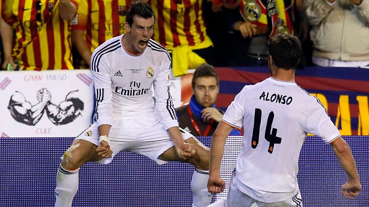 Der Nächste, bitte: Real lieferte gegen Barcelona eine überzeugende Leistung. Hier feiern Gareth Bale und Xabi Alonso den Siegtreffer des Walisers.