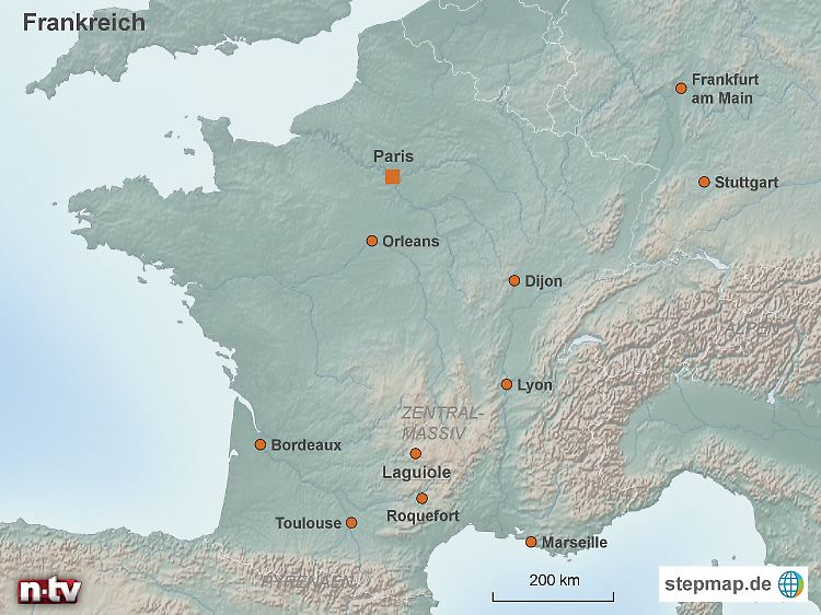 Tief im Süden: Das Örtchen Laguiole liegt im Südwesten des Zentralmassivs auf der kargen Hochfläche des Aubrac.