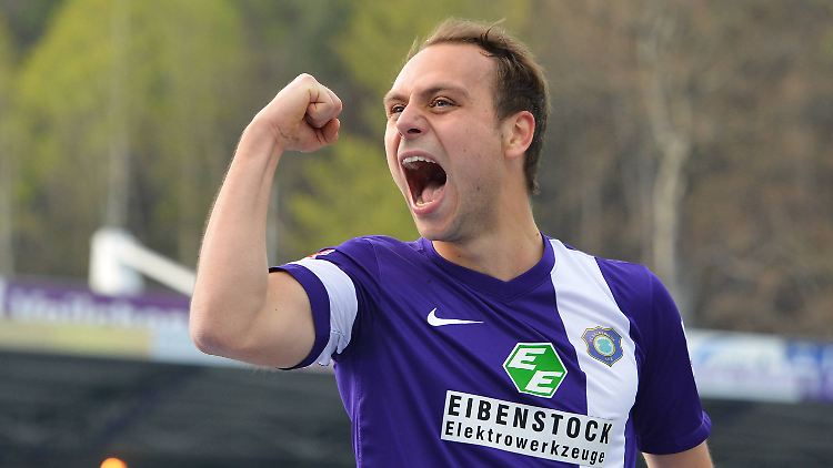 Jaaaaaa! Frank Loening bejubelt das 1:0 seiner Auer. 