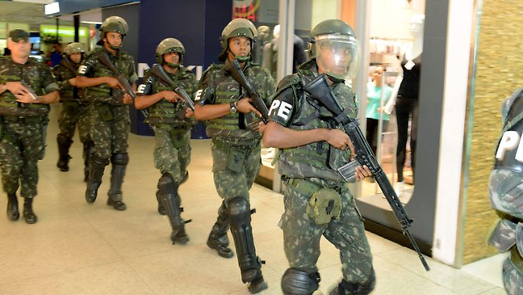 Nach dem Polizeistreik in Salvador muss das Militär helfen, Recht und Ordnung wieder herzustellen.