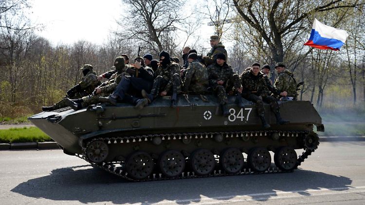 Prorussische Separatisten in der Stadt Kramatorsk im Osten der Ukraine.