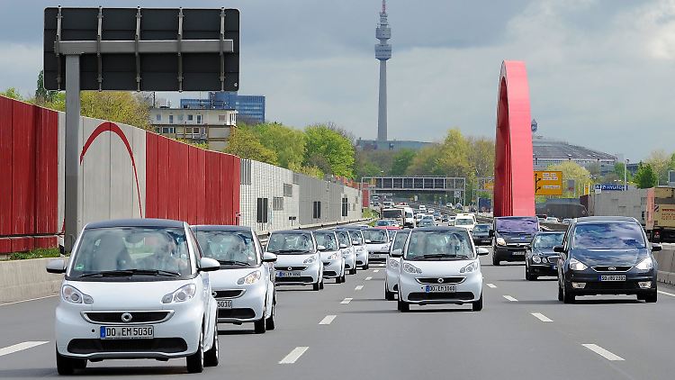 Pilotprojekt im RWE-Konzern: Mitarbeiter aus Essen, Dortmund und Recklinghausen fahren dienstlich im Elektro-Smart.