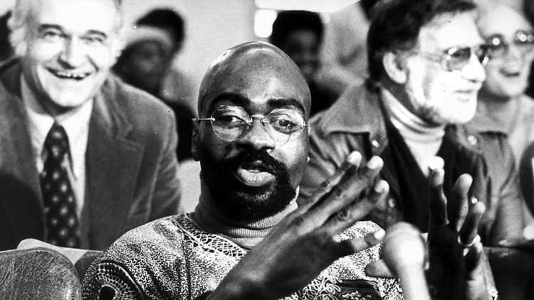Rubin Carter bei einer Stellungnahme zur Wiederaufnahme des Mordprozesses gegen ihn.