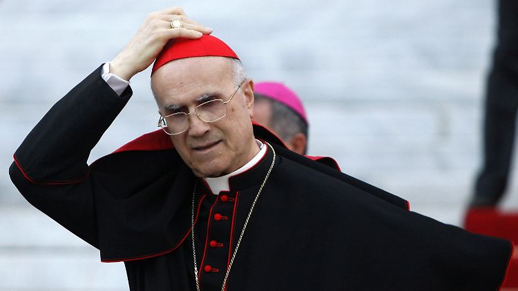 Tarcisio Bertone: Man gönnt sich ja sonst nichts.