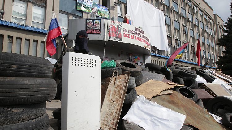 Barrikade im ostukrainischen Lugansk.