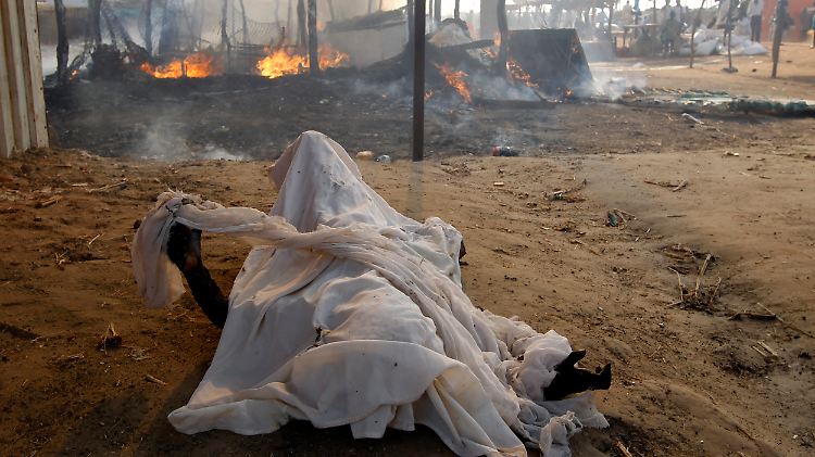 Es ist nicht das erste Mal, dass der Krieg nach Bentiu kommt. Dieses Bild entstand im April 2012 nach einem Luftangriff. 