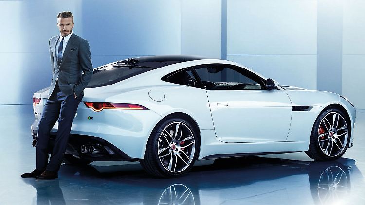 David Beckham und das Jaguar F-Type Coupé sehen zusammen großartig aus.