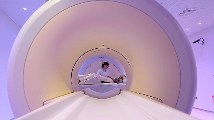 Zukunftsmarkt Medizintechnik: Dieser PET-MRI-Scanner von Philips steht in eienr Amsterdamer Uniklini und verbindet die Vorteile der Positronen-Emissionstomographie (PET) mit dem Magnet-Resonanz-Verfahren (MRI).