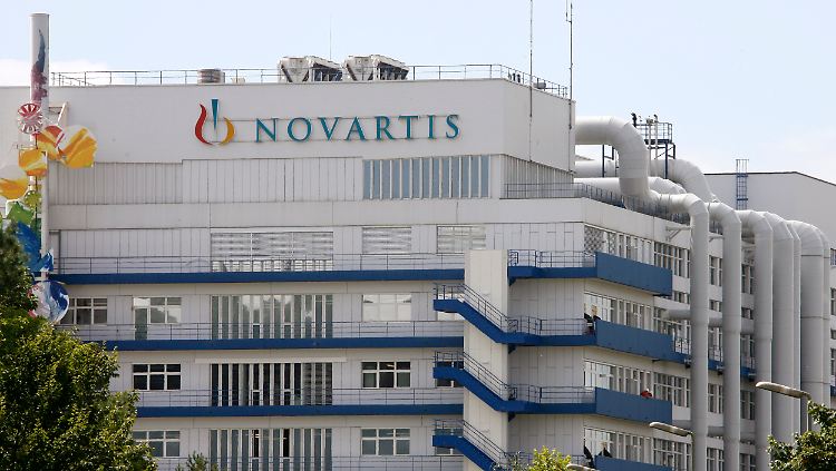 Radikaler Kurswechsel: Novartis wirft zwei Geschäftsbereiche ab und sichert sich dafür den Zugriff auf neue Krebsmedikamente.