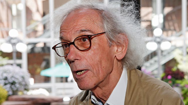 Künstler Christo braucht kaum Geld für sich selbst.