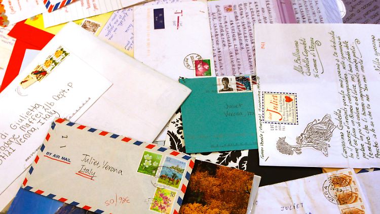 Der verspätete Brief (hier nicht im Bild) stammt von der Schwester der Adressatin.
