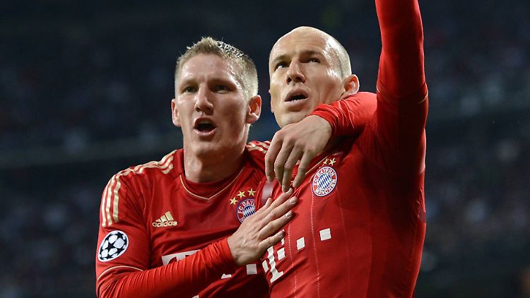 Damals, April 2012: Arjen Robben hat im Halbfinal-Rückspiel bei Real Madrid soeben per Elfmeter das 1:2 erzielt. Bastian Schweinsteiger freut's.