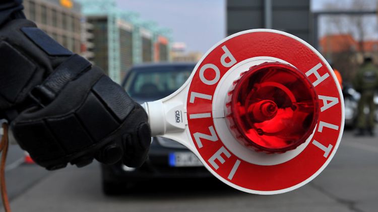 Wer Polizeianweisungen ignoriert, zahlt künftig 70 Euro.