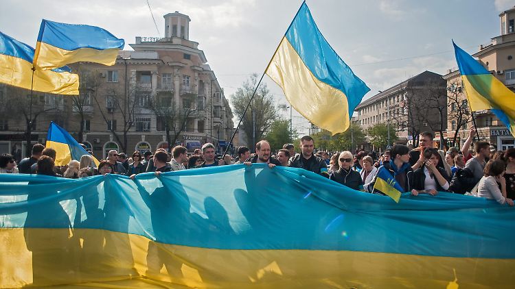 Proukrainische Demonstration in der Schwarzmeerstadt Mariupol.
