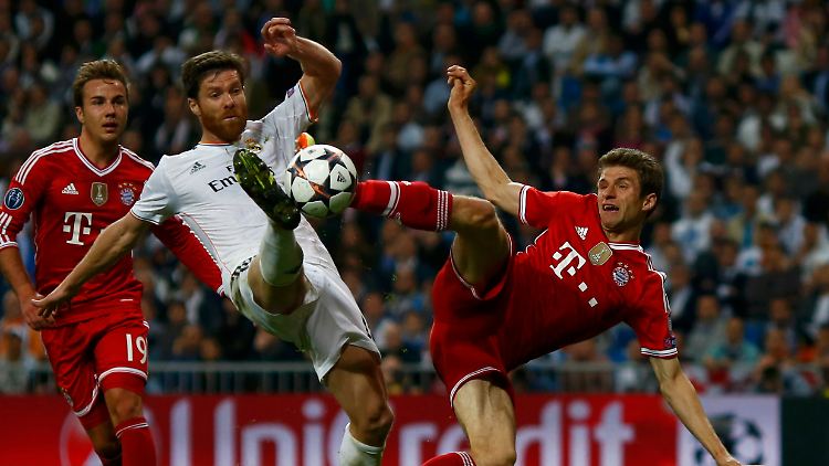 Xabi Alonso und Thomas Müller.