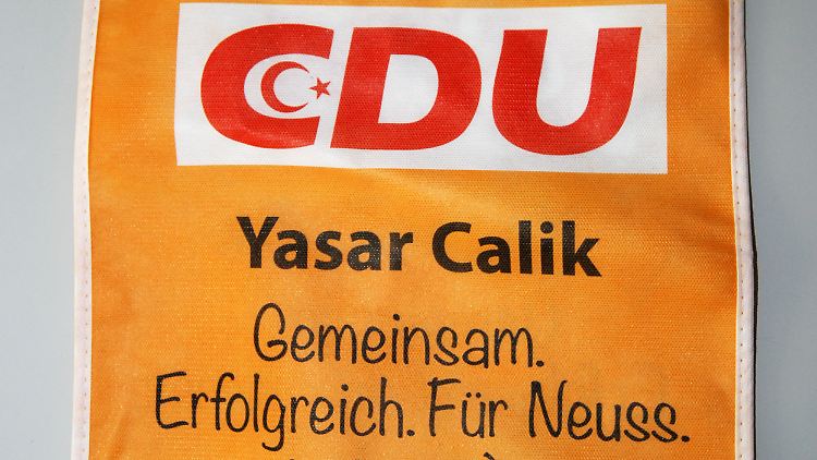 Viel Ärger um ein bisschen Stoff: Yasir Calik ließ 150 dieser Taschen drucken - für Wahlkampfveranstaltungen in türkischen Gemeindezentren und Moscheen.