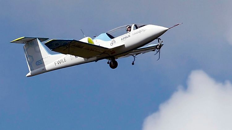 Leise, aber die Reichweite ist noch ausbaubar: Airbus' Elektroflieger "E-Fan".