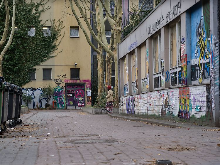 Das Gebäude der ehemaligen Gerhart-Hauptmann-Schule in Berlin-Kreuzberg ist zum Flüchtlingsquartier geworden.