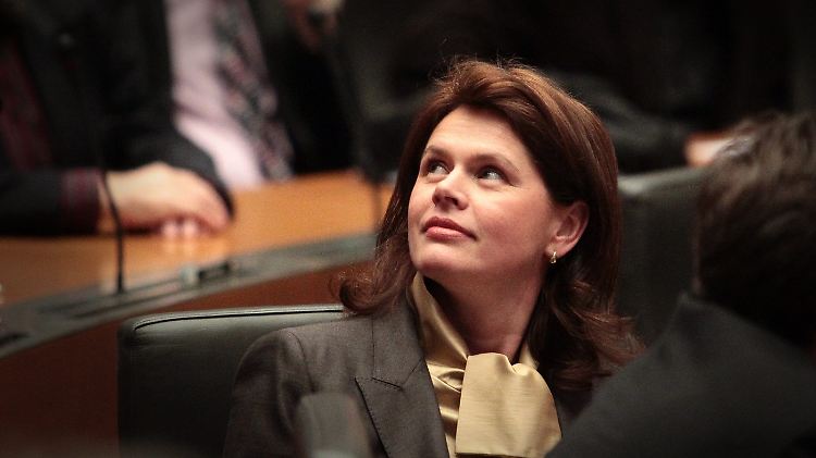 Steht jetzt mit den anderen Koalitionären nicht mehr auf gleichem Fuß: Sloweniens Regierungschefin Alenka Bratusek.