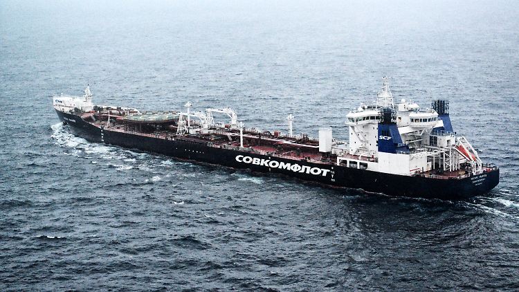 Greenpeace sichtete den Tanker "Mikhail Ulyanov" vom Flugzeug aus.
