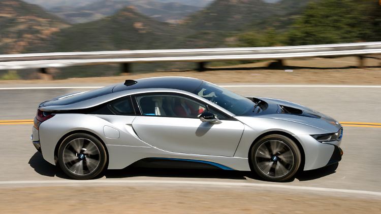 Einer wie keiner: E-Motor und Dreizylinder sorgen für einen Sonderstatus.
