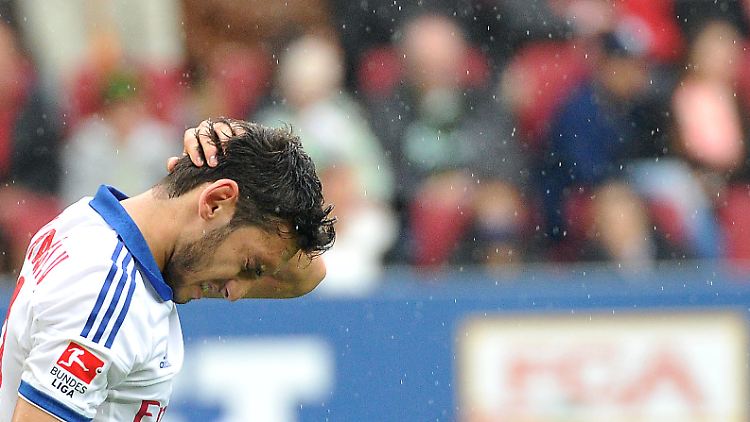 Ausgerechnet jetzt geht der Poker um Hakan Calhanoglu in die entscheidende Phase. 