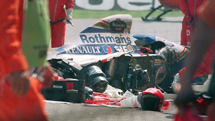 Das Wrack des verunglückten brasilianischen Formel 1-Piloten Ayrton Senna am 1. Mai 1994.