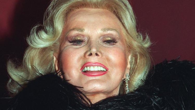 Zsa Zsa Gabor, im Jahre 1994: Ihr Zustand werde "von Tag zu Tag" neu bewertet.