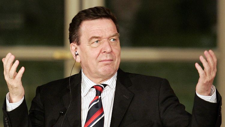Schröder dürfte bewusst gewesen sein, welche Reaktionen seine Feier mit Putin auslösen könnte. Er tat es trotzdem.