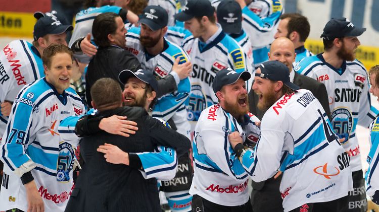 Der ERC Ingolstadt ist zum ersten Mal deutscher Eishockey-Meister.