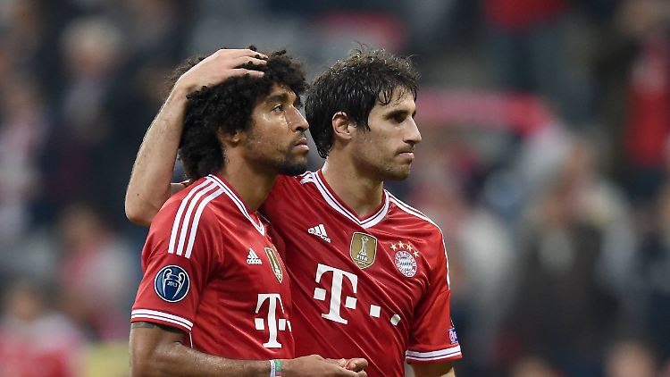 Dante und Javi Javier Martinez können die Niederlage noch gar nicht fassen.