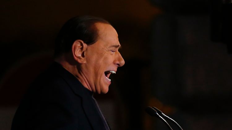 Berlusconi findet seinen Dienst an Demenz- und Alzheimerkranken "lachhaft".