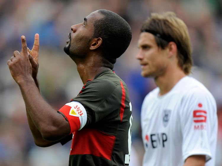 Gruß an den Fußballgott: Cacau war Stuttgarts Matchwinner im Gastspiel beim SV Babelsberg.