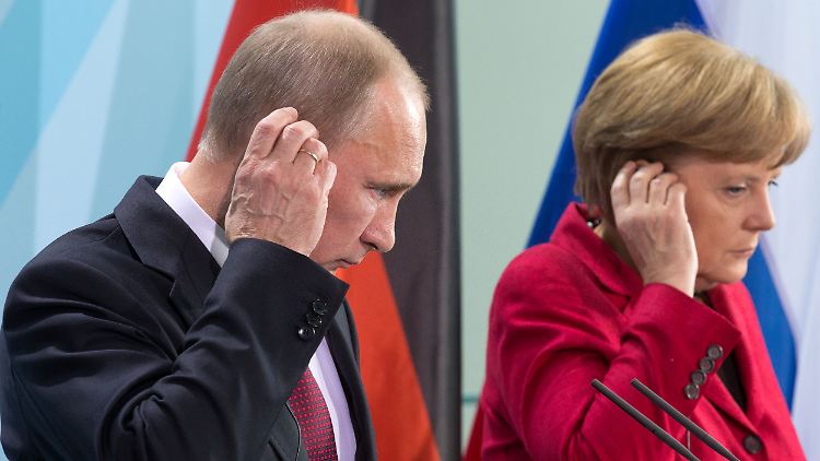 Die Bundesregierung will die diplomatischen Kanäle nach Russland offenhalten. Aber nicht um jeden Preis. Merkel und Putin bei einem Treffen im Jahr 2012.