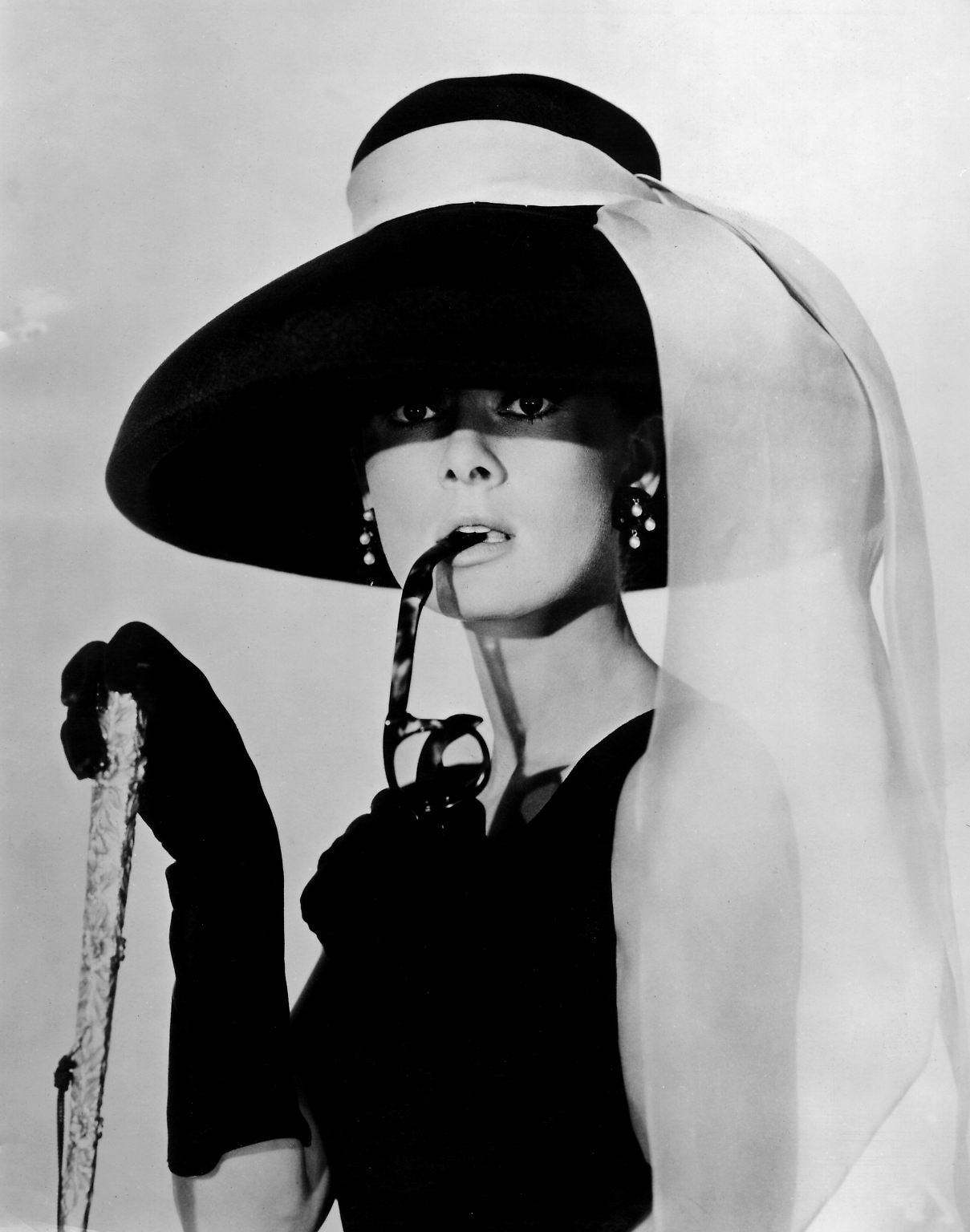 Sechs Wochen nach ihrer Geburt setzt bei der kleinen Audrey Hepburn die Atmung aus, ...