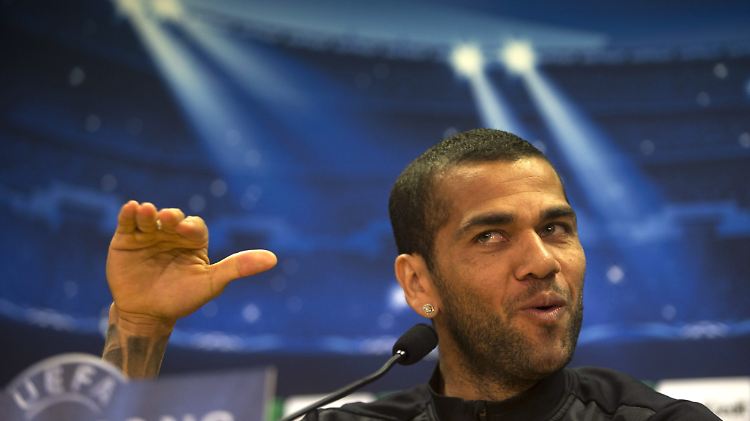 Die Reaktion von Dani Alves erntete in ganz Europa Bewunderung - und rief viele Sympathiebekundungen hervor.