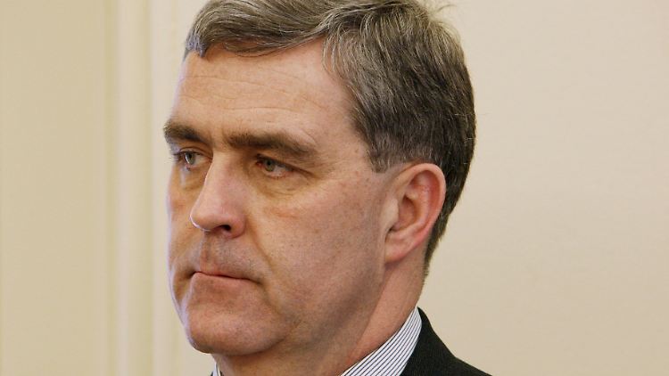 Douglas E. Lute, Jahrgang 1952, ist seit September 2013 US-Botschafter bei der Nato. Zuvor war der Generalleutnant stellvertretender Sicherheitsberater von US-Präsident George W. Bush für den Irak und Afghanistan.