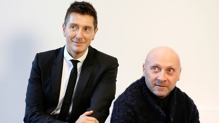 Stefano Gabbana (li) und Domenico Dolce posieren in ihrem Showroom in New York. Die berühmten Designer haben viel Geld am Fiskus vorbeigeschleust. 