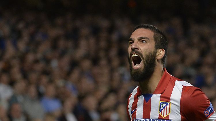 Arda Turan kann sein Glück nicht fassen.