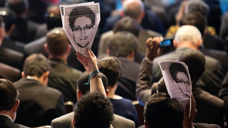 Snowden wird von den USA mit internationalem Haftbefehl gesucht.