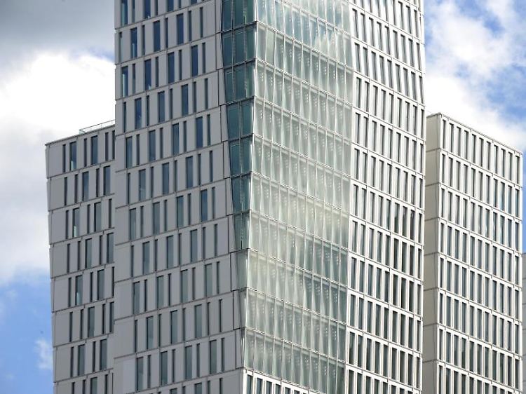 Bürogebäude sind häufig im Portfolio von offenen Immobilienfonds zu finden. Anleger sollten unter anderem darauf achten, wie die Vermietungsquote ist.