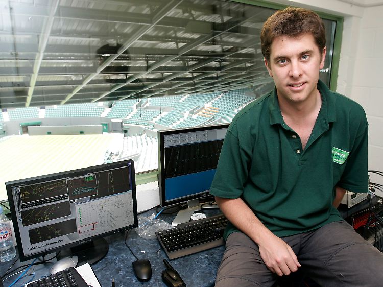Das "Hawk Eye" von Paul Hawkins ist im Tennis etabliert. Im Fußball ist es verpönt.