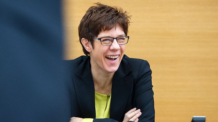 Annegret Kram-Karrenbauer hat genug von populistischen CSU-Parolen gegen Bulgaren und Rumänen.
