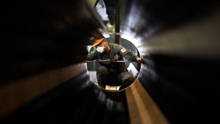 Arbeit an einer neuen Pipeline: Europa sucht nach Wegen, um von russischer Energie unabhängiger zu werden.