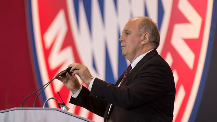 Uli Hoeneß vor den versammelten Vereinsmitgliedern: Die Familie, die Wurstfabrik und "das dritte Standbein seid ihr, der FC Bayern, das ist ein Traum."